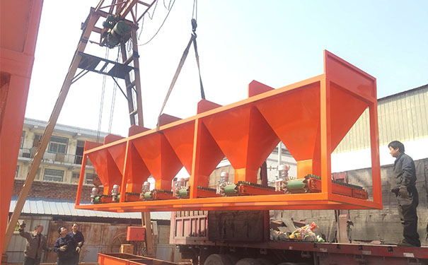 日產50噸有機肥粉料配料系統發貨現場（圖）